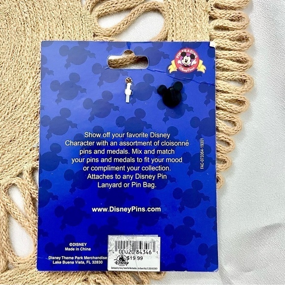 Disney Lanyard Medal And Pin Set - Jack & Oogie Boogie - Picture 3 of 3